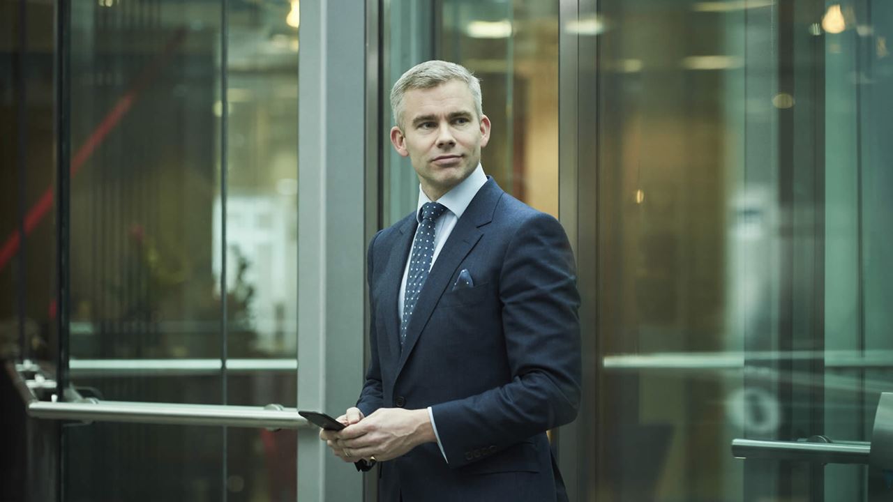 Tom Wilkinson (CEO), in lift.