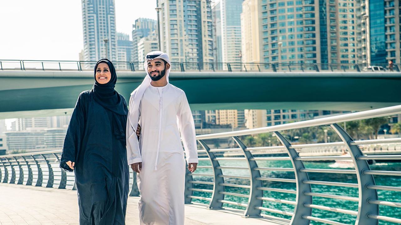 UAE-couple-walking-along-Dubai-river-canal