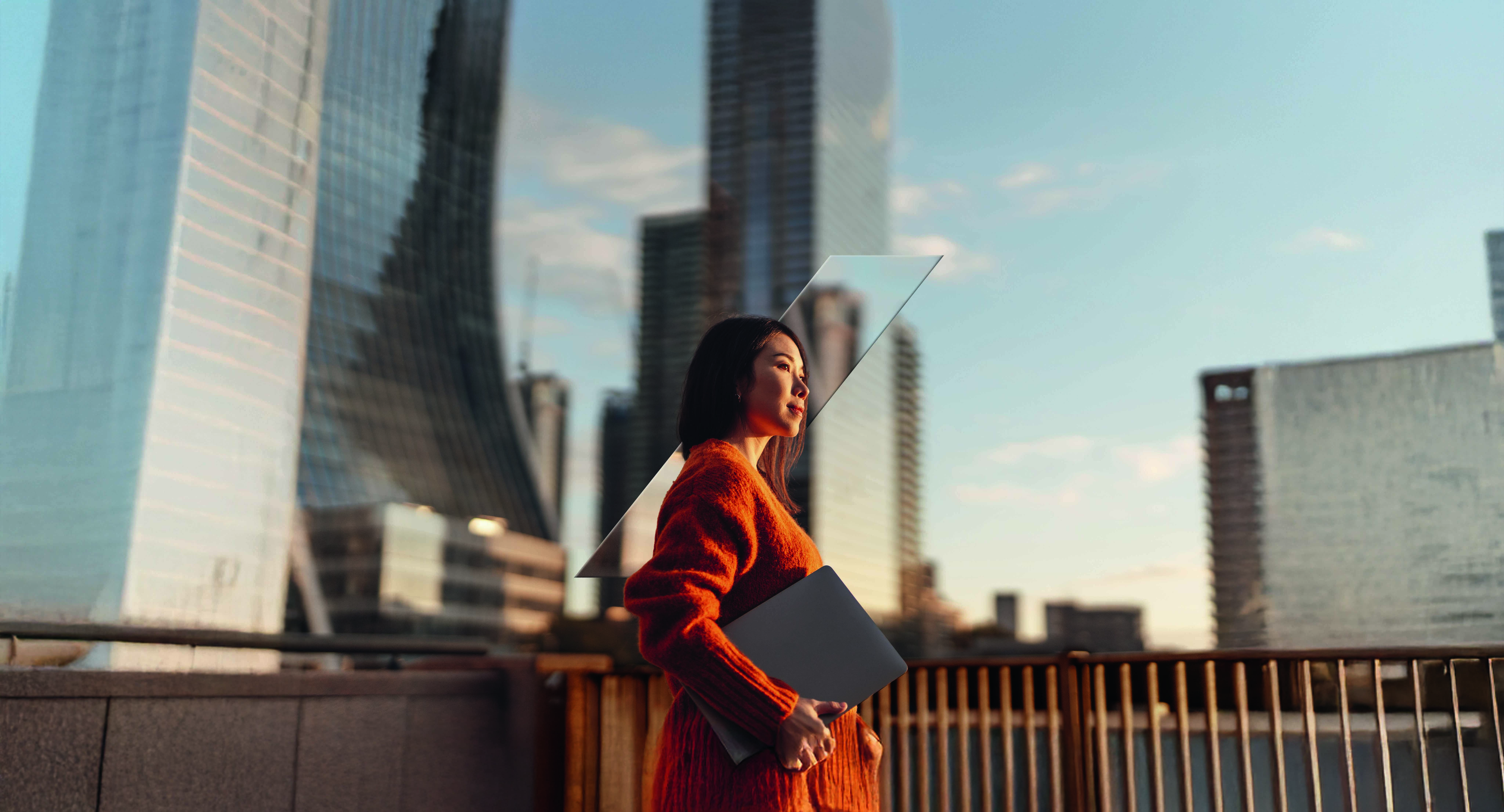 Women_standing_in_front_of_building.jpg