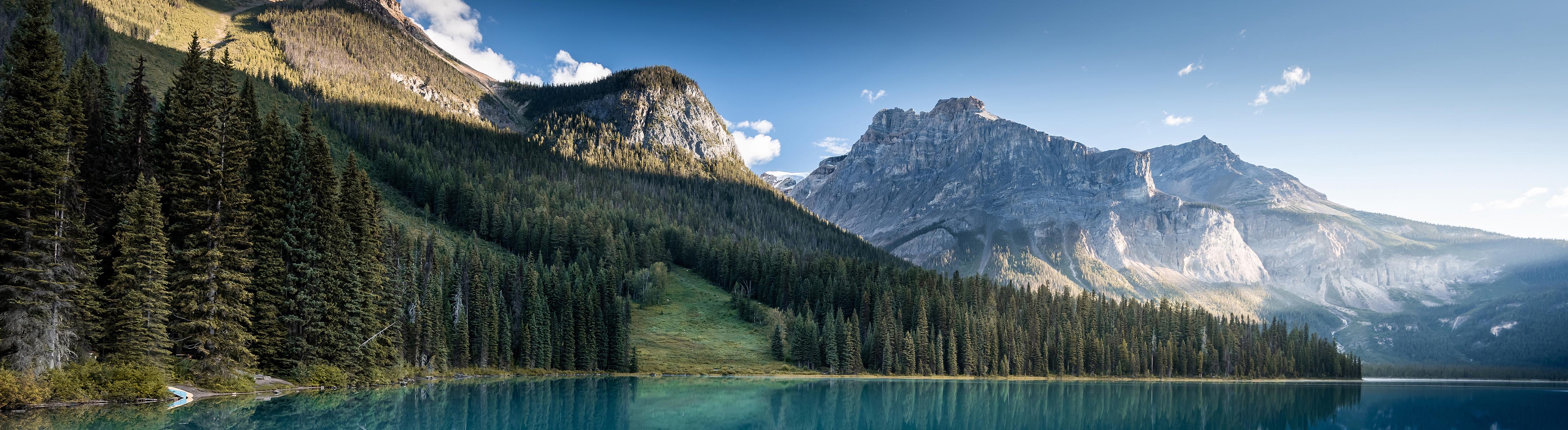 Beautiful-picture-with-mountain-and-water