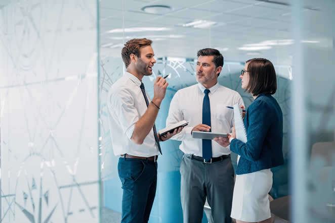 Businessmen and businesswomen having a conversation