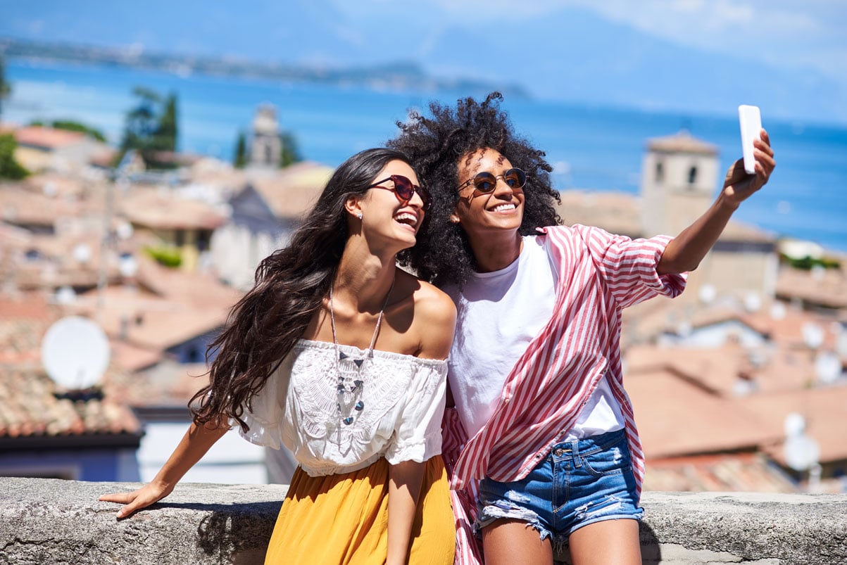 Two women taking a selfie in Colombia