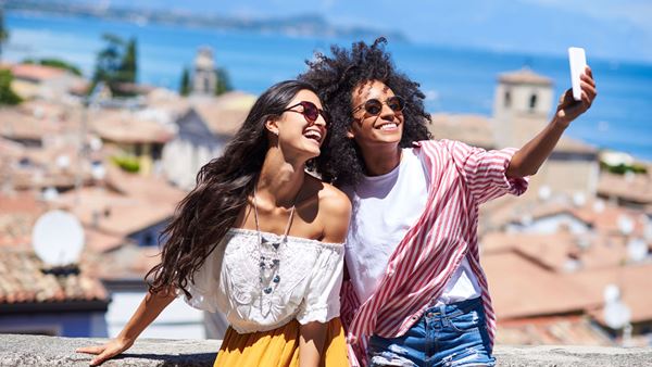 Two women taking a selfie in Colombia