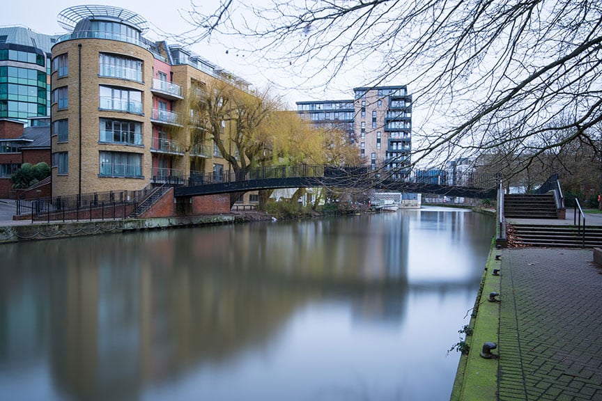 beautiful-view-with-building-and-bridge