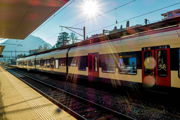 photo of Singaporean train at a station